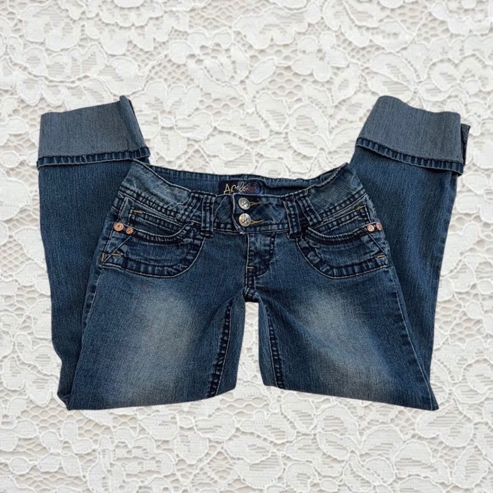 vintage angels low rise cuffed capris with butt pockets
